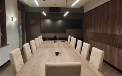 Sala konferencyjna hybrydowa