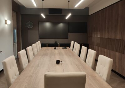 Sala konferencyjna hybrydowa