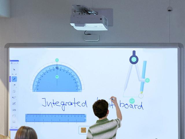 InteractiveMultiPenWhiteboardKit-AccessoryViewBoy-1